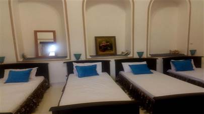 اتاق چهار تخته هتل سنتی ادیب الممالک یزد اتاق چهار تخته هتل سنتی ادیب الممالک یزد